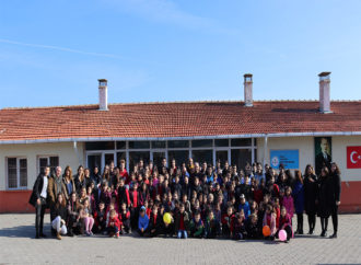 FMV Işık Okulları öğrencileri “Işıklı Gelecekler” projesiyle Edirne’deki kardeşlerine destek oldu