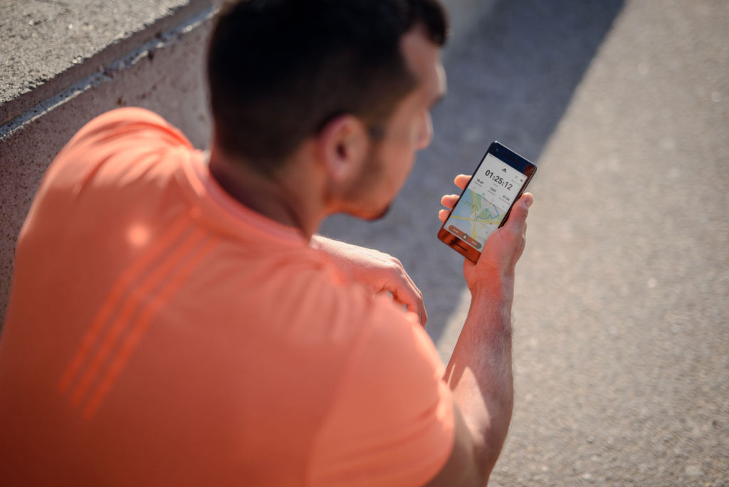 Adidas, #HOMETEAMHERO hareketiyle iyiliğe davet ediyor