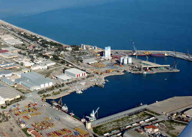 Port Akdeniz’den öğrencilere destek için tablet bağışı