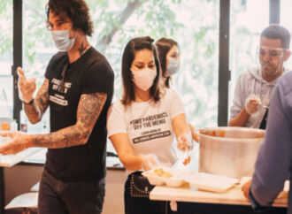 Million Dollar Vegan pandeminin başlangıcından bu yana bir milyon öğün bağışladı