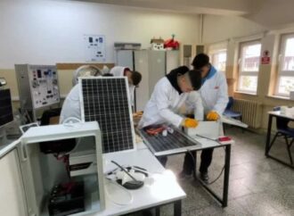 Bursa meslek lisesi deprem bölgesi için mobil güneş paneli ve hijyen malzemeleri üretiyor