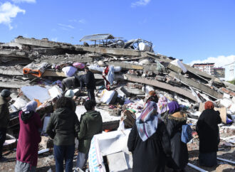 Türkiye’deki depremlerden sonra milyonlarca ton enkaz kaldırılmayı bekliyor