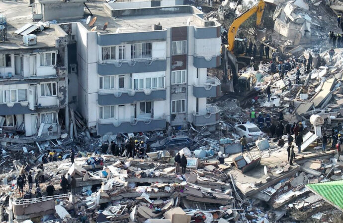 İş dünyasından deprem bölgesine giden yardımlar