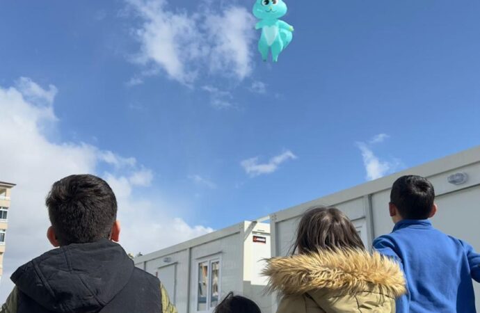 Sabancı Vakfı, deprem bölgesindeki çocuklar için etkinlikler düzenliyor