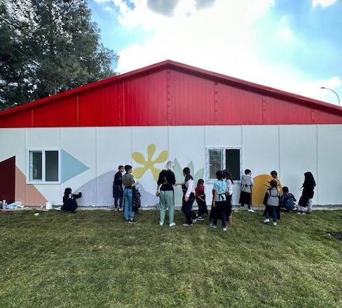 Kahramanmaraş’ta kurulan Kırmızı Çatı Çocuk Destek Merkezi “Oyun İyileştirir” diyerek çocuklarla buluşuyor