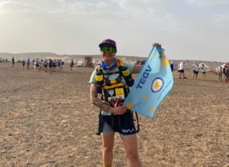 Marathon Des Sables’a katılan ilk Türk kadını Seda Nur Çelik depremden etkilenen çocuklar için Sahra Çölü’nde koştu