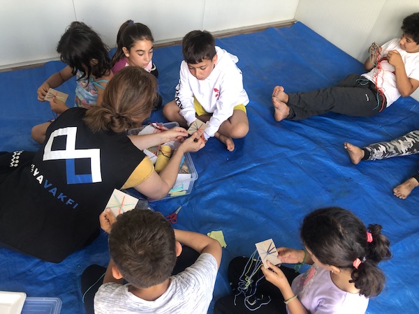 Maya Vakfı deprem felaketlerinin travmatik etkilerini azaltmak için çalışıyor