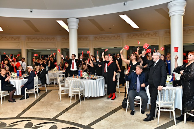 Çağdaş Yaşamı Destekleme Derneği, Cumhuriyetimizin 100. yılını Cumhuriyet Balosu ile kutladı