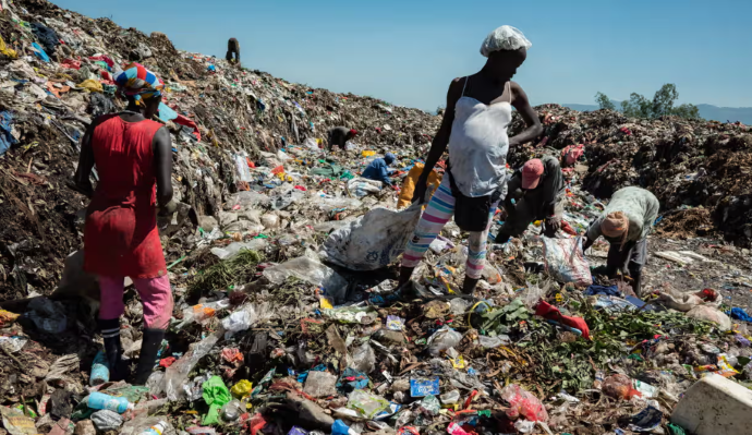 Plastik atık yığınları kontrolden çıktı