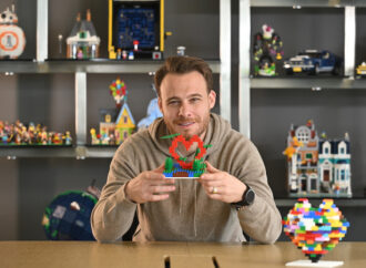 Yeni yıla girerken LEGO yapım parçaları ile bir kalp yapın çocuklar oyunla buluşsun 