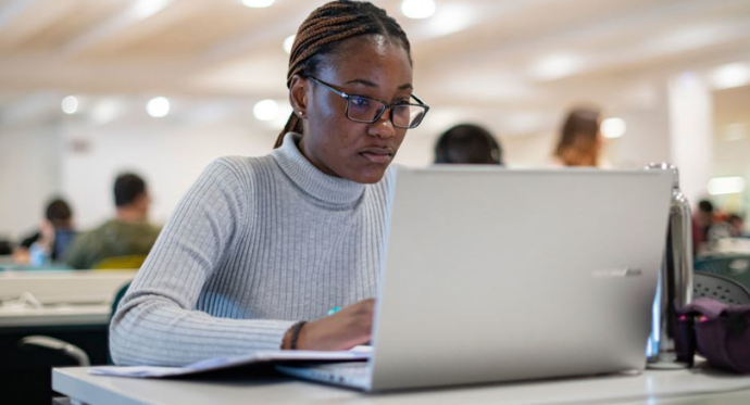 AI uzmanı: Afrika’da dijital sömürgeleştirme konusunda uyarıyor