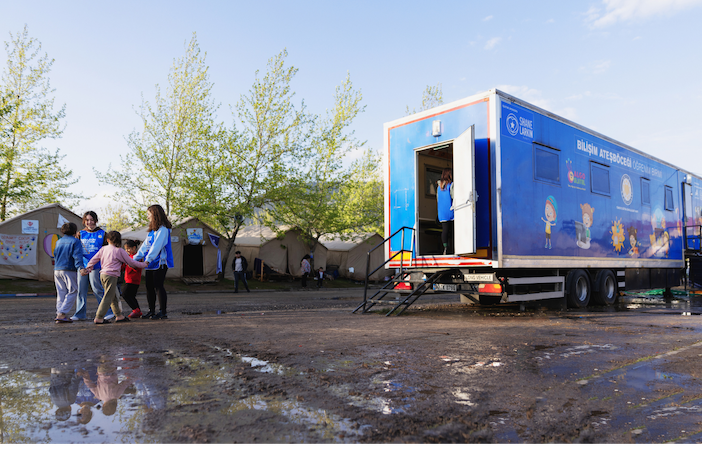 TEGV deprem bölgesindeki çocuklara umut olmaya devam ediyor