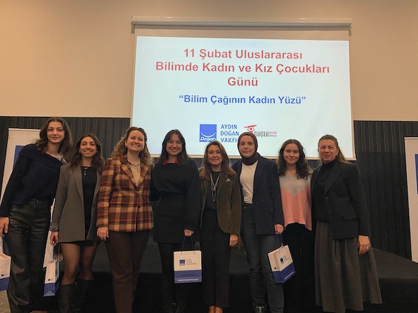 Aydın Doğan Vakfı, Bilim Çağının Kadın Yüzü etkinliğinde gençlerle buluştu