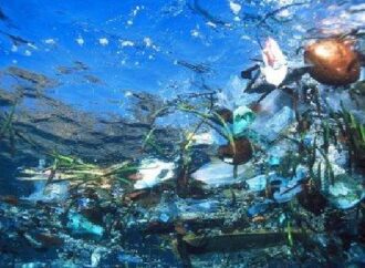 Okyanusta bir gece içinde çözünen yeni plastik