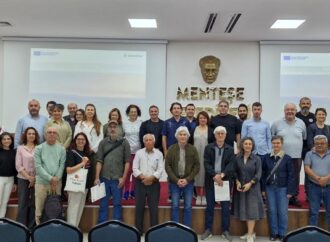 Proje Evi Kooperatifi tarafından AB desteğiyle İklim Dirençli Doğa Dostu Zeytincilik eğitimi ve zeytin günü etkinlikleri gerçekleştirildi