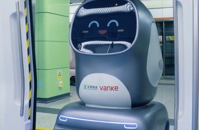 Penguen robotlar Shenzhen metrosunda göreve başladı
