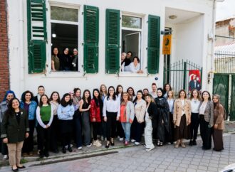 Sabancı Vakfı’nın 16. Sezon Fark Yaratanı Pervin Aydar Emeklioğlu, kadınların ekonomik bağımsızlığı için adil ve çevre dostu bir üretim modeli sürdürüyor