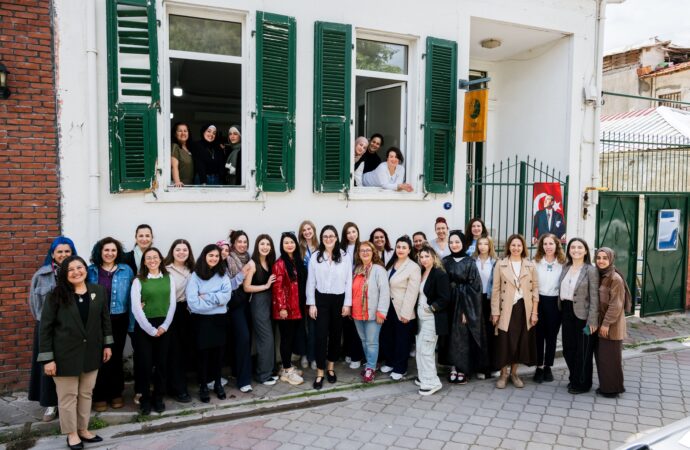 Sabancı Vakfı’nın 16. Sezon Fark Yaratanı Pervin Aydar Emeklioğlu, kadınların ekonomik bağımsızlığı için adil ve çevre dostu bir üretim modeli sürdürüyor