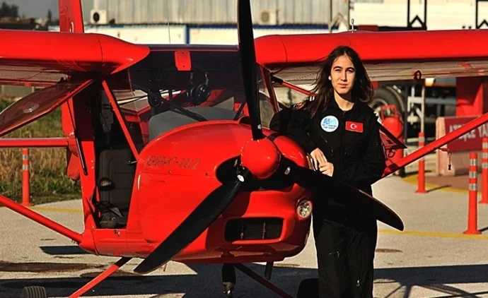 TIME’ın ‘’Yılın Kızları’’ listesinde Türkiye’den 17 yaşındaki pilot Defne Özcan da yer aldı