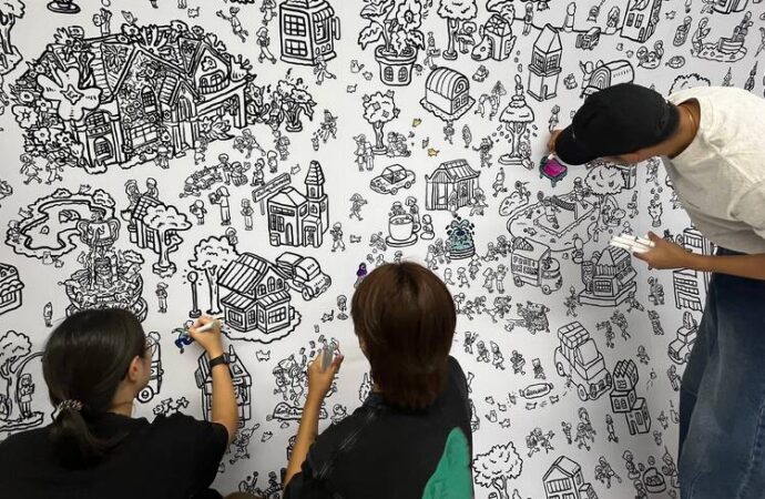 Bangkok’ta yolculara renkli mola: Tünel dev bir boyama kitabına dönüştü