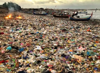 Plastik krizi derinleşiyor: 2030’da denizlerde balıktan çok plastik olacak