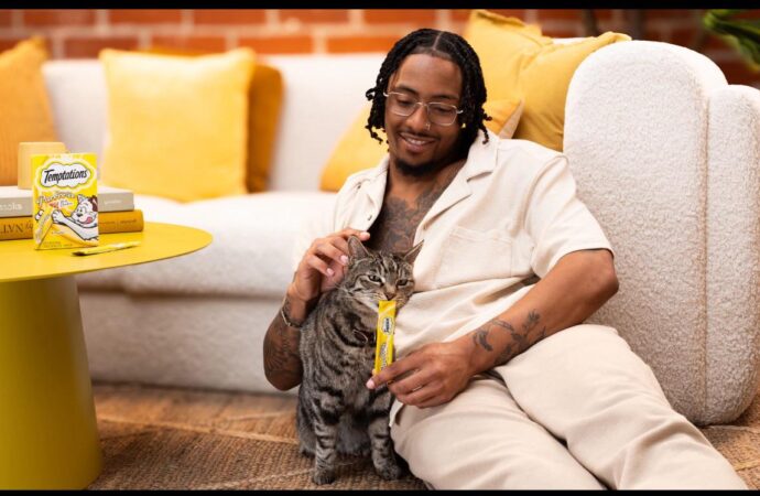 Mars Petcare ve People dergisi ‘’En Seksi Kedi Babası’’ kategorisiyle erkekliği yeniden tanımlıyor