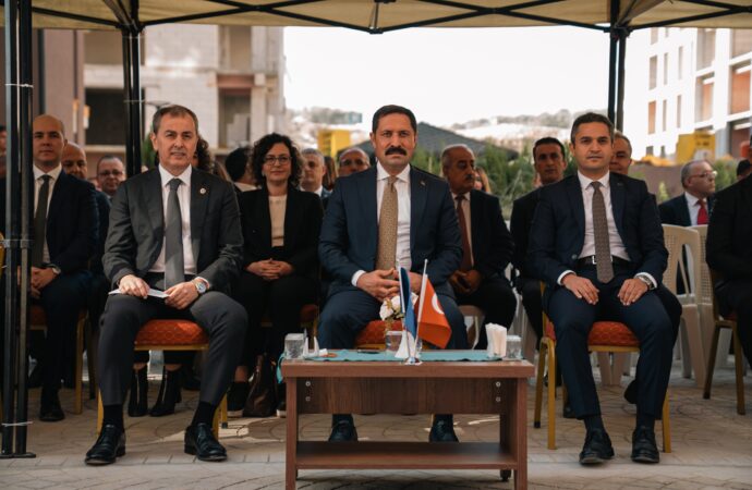 İş Bankası’ndan Hatay’a eğitim desteği