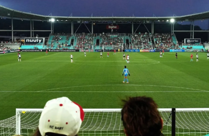 Hızla yükselen kadın futbolu stadyumları yeniden şekillendiriyor