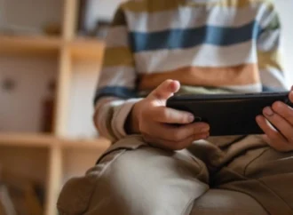 Danimarka 15 yaş altı çocukları sosyal medya bağımlılığından koruyucu sınırlama getiriyor