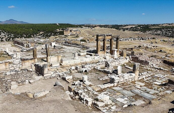 Antik kentte kazılar hızlandı: Blaundos’un 2 bin yıllık stadyumu ortaya çıkarılıyor