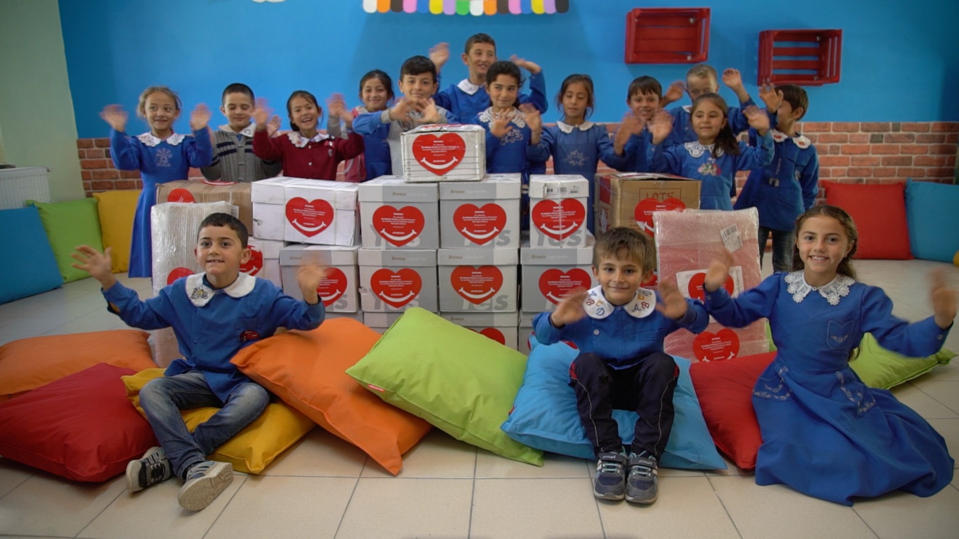 Türkiye gülümsedi, 50 bin öğrencinin eğitim ihtiyacı karşılandı