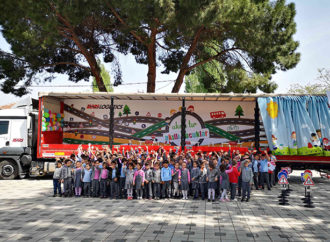 Mars Logistics’in akıllı tırı Bursalı çocuklar için yola çıktı