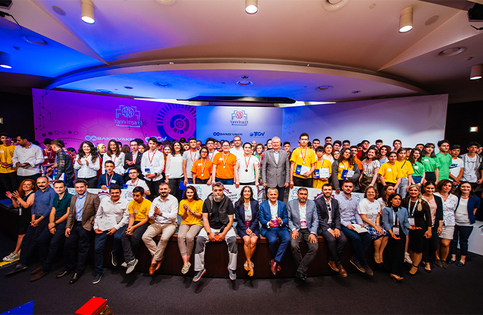 Liseliler teknolojiyle yarını inşa ediyor