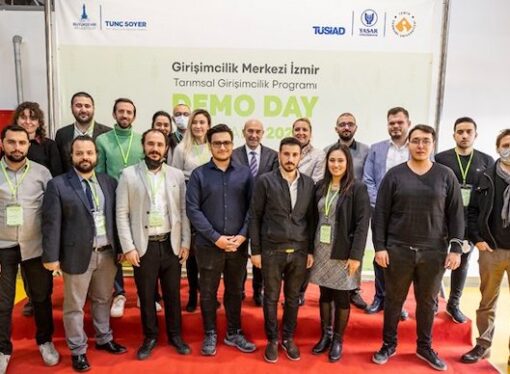 “Girişimcilik Merkezi İzmir” ilk mezunlarını verdi