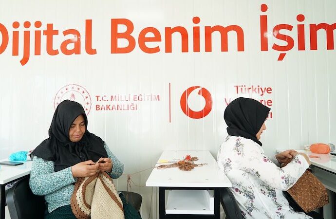Depremzede kadınlar Dijital Benim İşim Projesi ile dijital hayata adım atacak