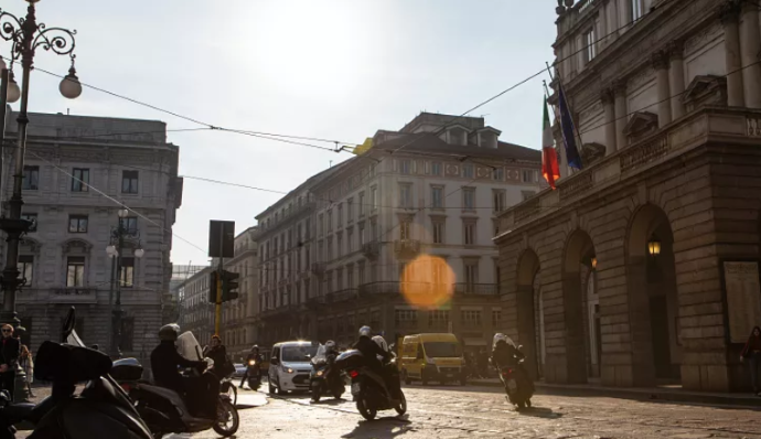 Avrupa’nın havası en kirli şehirlerinden biri olan Milano, araçların şehir merkezine girişini yasaklıyor