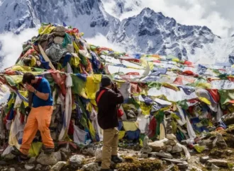 Everest Dağ tırmanışlarının artan popülaritesi kirlilik yaratıyor