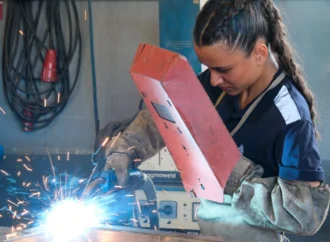 Metro İstanbul’dan 400 kız öğrenciye ücretsiz sertifika programı