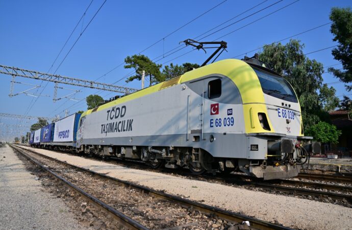 PepsiCo, Türkiye’de elektrikli tren ile hızlı tüketim sektöründe gıda taşımacılığı gerçekleştiren ilk şirket oldu