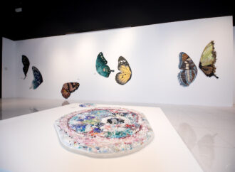 Cansiparane Sergisi, Biriz Dayanışma Derneği ile Hatay’da sanat eğitimi alan kız öğrencilere destek oluyor