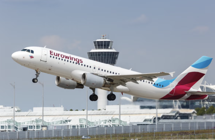 Eurowings uçakta smoothie satışıyla CO2 emisyonlarını dengelemeyi hedefliyor