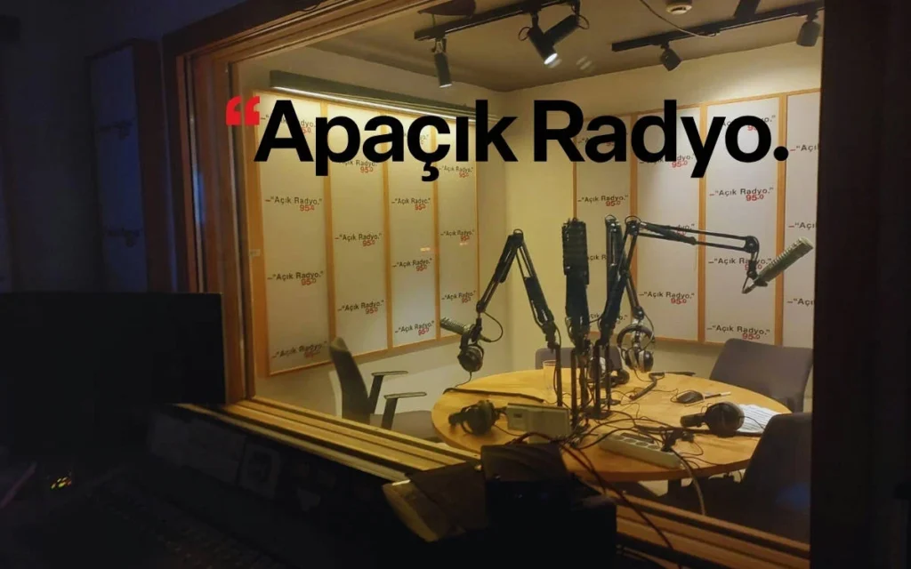 Apaçık Radyo 8 Kasım 2024’te dinleyicisiyle buluştu