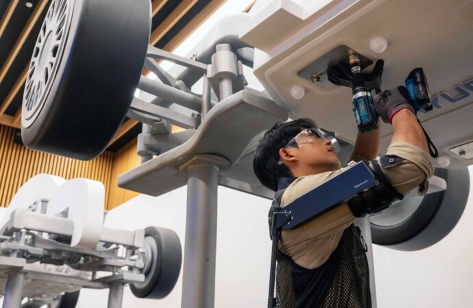 Hyundai ve Kia’dan çalışanlara güç veren giyilebilir robotik kol