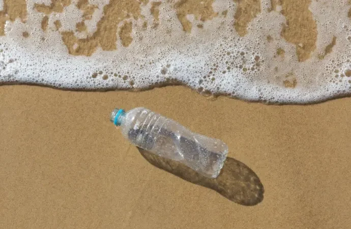 Japon bilim insanları deniz suyunda çözünebilen çevre dostu plastik geliştirdi