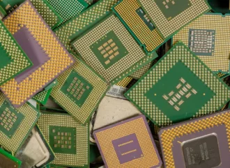 Bilim insanları e-atıktan altın çıkararak CO2’yi değerli kimyasallara dönüştürüyor