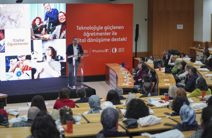 Dijital Öğretmenler projesinin yeni dönem başvuruları devam ediyor