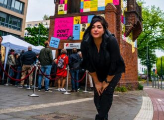 Ressam Meral Alma saat kulesinden sesleniyor: Paniğe gerek yok