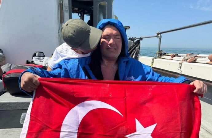 Tuna Tunca’nın büyük başarısı: Cebelitarık Boğazı’nı geçen otizmli ilk milli sporcumuz