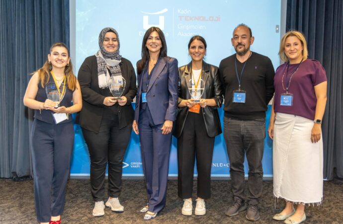 ÜNLÜ & Co Kadın Teknoloji Girişimcileri Akademisi 10. yılında başvurulara açıldı