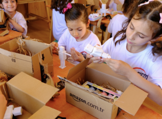 Amazon Türkiye, Hatay’daki Gülümseten Hayaller Projesi ile 5 bin 500’den fazla insanın yaşamına dokundu